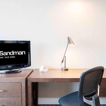 Sandman Inn Блу Ривър Екстериор снимка