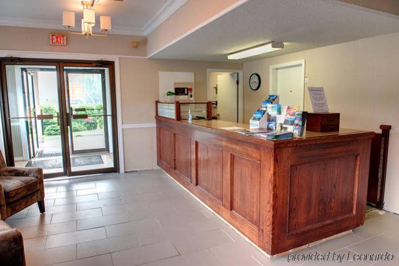 Sandman Inn Блу Ривър Екстериор снимка