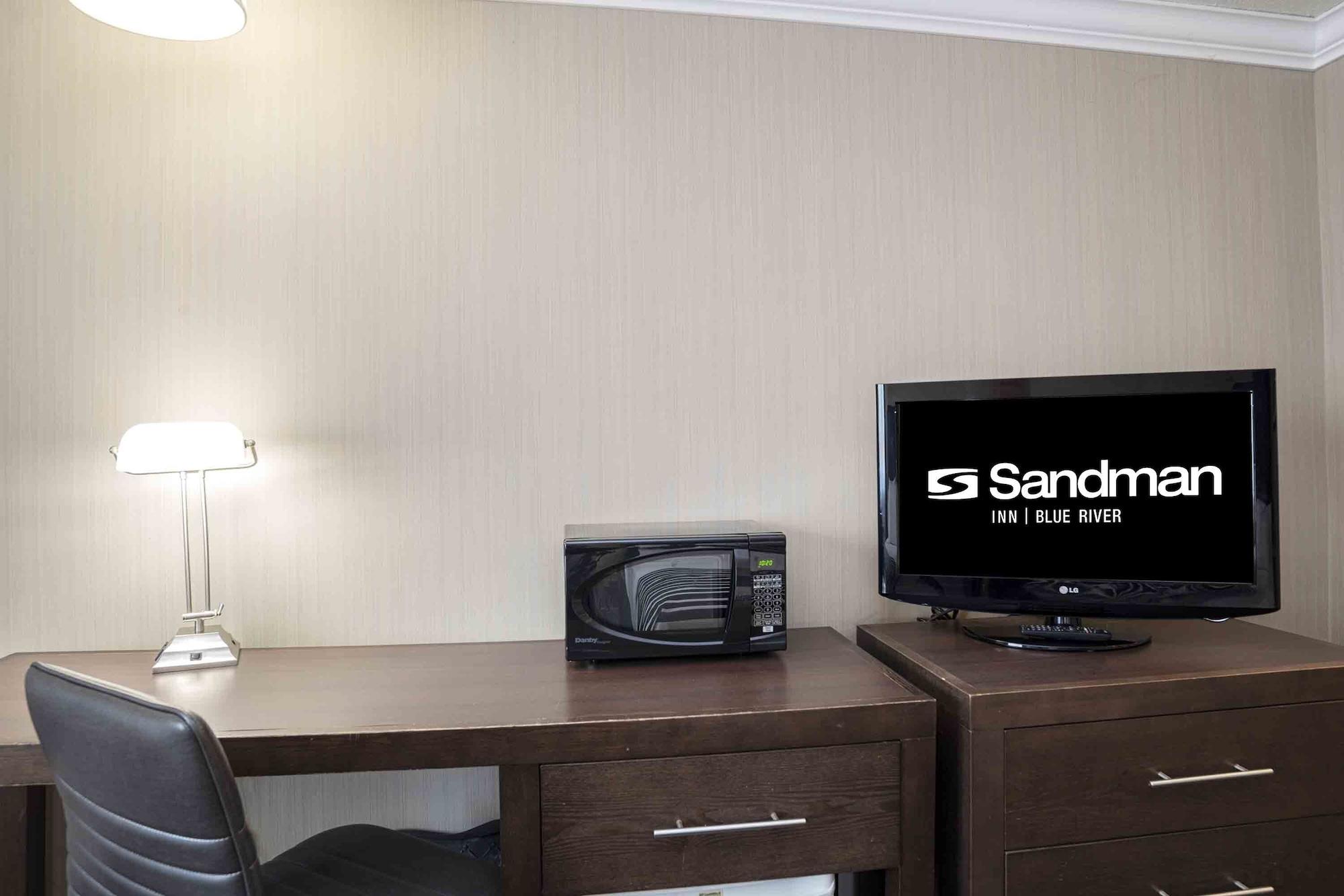 Sandman Inn Блу Ривър Екстериор снимка